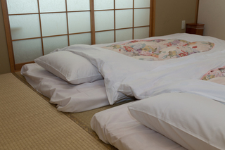 夫の実家に帰省するたびに「爆買いする義母」。渡された「迷惑なもの」にもうやめて...！＜後編＞