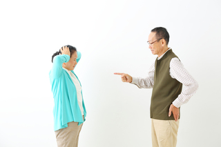 「お前は家にいろ!」母の外出を全力で阻止する父VS母を救いたい娘。バトルの結果は...<後編>