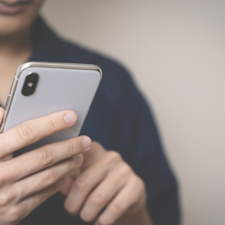 え 横でニヤニヤとスマホをいじる夫から送られてきた 知らない女性宛てのラブラブline 毎日が発見ネット