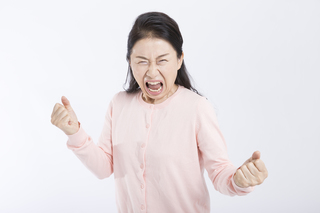 「遅刻、ごまかしてるよね」と店長が言いがかり。同僚から理由を聞き「え。そんなことで!?」＜後編＞