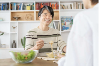 カレーライスを「箸」で食べる夫。スプーンを頑なに使わない「謎のこだわり」【みなさんの体験記】