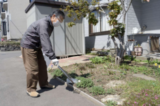 ナメてるの⁉︎わが家の庭にゴミをポイ捨てするヤンキー家族。しかしその行動には意外な真相が...