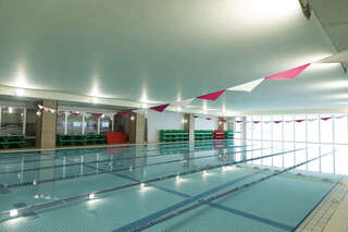 水泳教室で突然苦しみ出した男児を放置！ コーチが鼻で笑って言った「信じられない言葉」＜前編＞