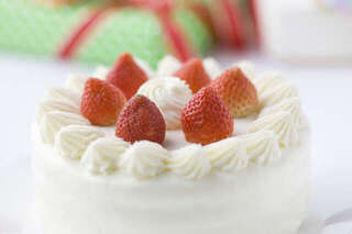 「あのケーキ、また食べたいな」新婚夫婦に届くクリスマスケーキ。数年後知った真実に涙...＜前編＞