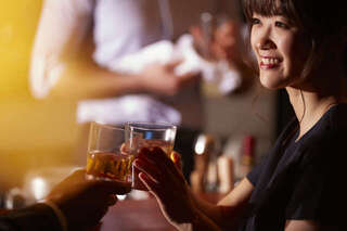 「夫一筋」だった40歳ママ友が「既婚者合コン」にハマり...しつこい誘いどう断ればいい？＜前編＞