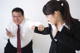 新卒入社の会社を25日で辞めた理由。上司に腕をつかまれ「金で責任取る」って...は?<前編>