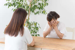 若くしてご主人を亡くしたご近所さん。気遣ってきましたが、ある日、子どもたちの冷たい視線に気付いて＜後編＞