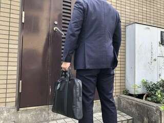路駐や犬のフン放置の迷惑隣人一家。ある日「謎の男性2人」が現れ...一家が姿を消した理由＜前編＞