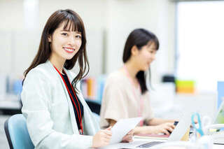 派遣の私は残業...。30分労働で「サボリ新記録」を更新!? 女性社員の信じられない一日＜前編＞