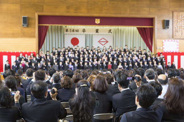 「試着だけでも!!」子どもの「おさがり」を押し付けてくる「お節介ママ友」がめんどくさい 18.jpg