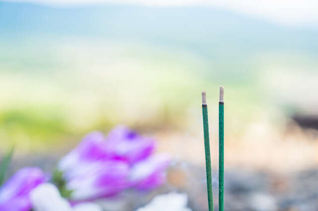 別居中に孤独死したDV夫。法要もない一周忌にせめてお墓に行ってみると、そこには...／chii