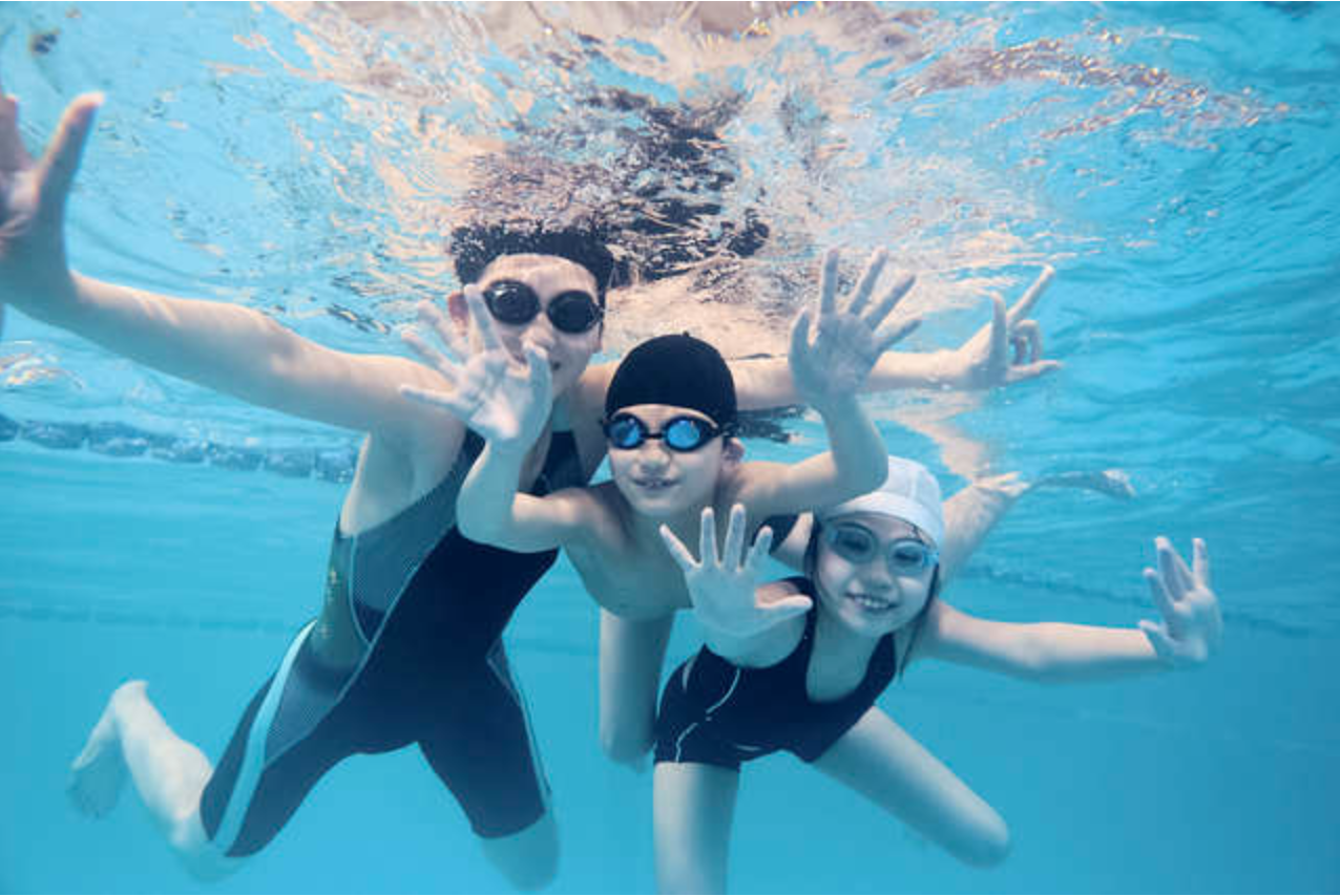 約100人の子どもが一斉に泳ぐ「30分間回泳」に挑戦！ 完泳のポイントは最初の「3分間」