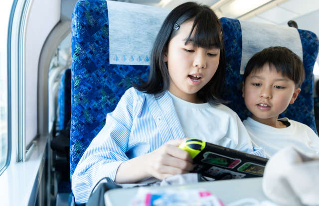 「この非常識親子、大丈夫!?」電車内で騒ぐ子どもに注意したら...父親の対応にびっくり！ 44.jpg