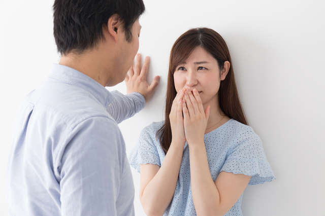 職場の先輩が不倫男だった！誰彼かまわず手を出す彼に、「壁ドン」で迫られた私は... 35.jpg