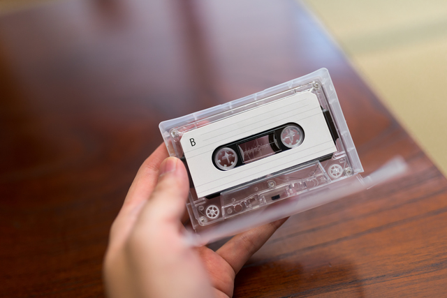 カセットテープに私の名前が...？　亡き祖父が愛したカラオケルームで見つけた「宝物」 pixta_12085184_S.jpg