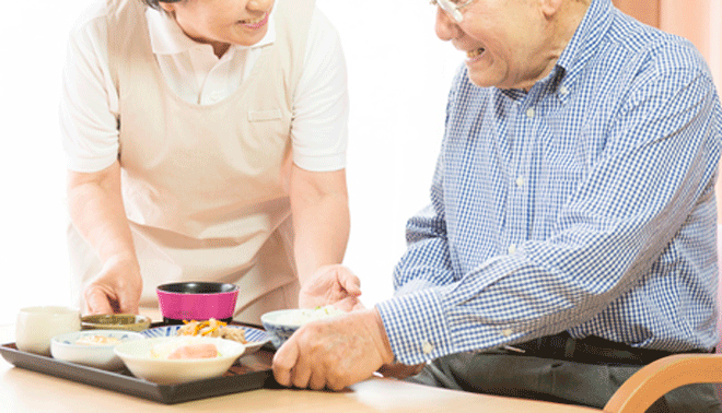 気になる！　介護付有料老人ホームの食事や共用施設はどうなっている？