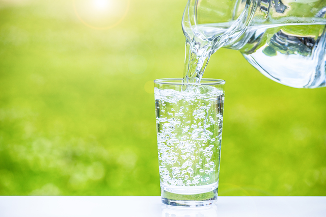 老化とは「水分が失われること」です。認知症を防ぐ「朝と夜に1杯の水を飲む習慣」とは
