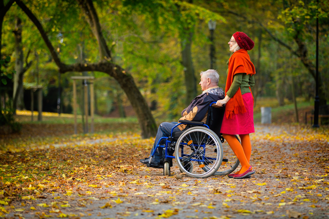 老老介護になったらどうしよう･･･高齢者介護先進国フランスに学ぶ「5つの介護の心」 pixta_48326405_S.jpg