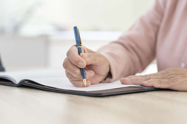 人生の最終盤に「正解」はない。現役看護師が伝える自分の羅針盤を持つための「意見」の作り方 pixta_83356883_S.jpg