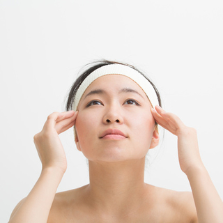 頭痛も緩和できる 老眼に聞くツボ押しはこの４通り ツボ押し で目の不調を解消 毎日が発見ネット