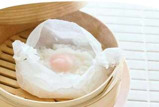 【ブームのせいろ蒸し】冷凍ごはんが炊き立てレベルに！「蒸らしたまごかけご飯」のレシピ