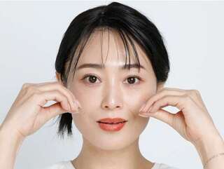 自然な笑顔を作る！「脱力スマイル」で表情の老けグセを抜くトレーニング