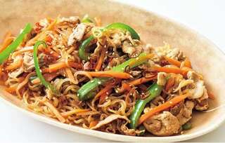 糖質ゼロのしらたきが主役！甘辛味がクセになる「低糖質チャプチェ」のレシピ