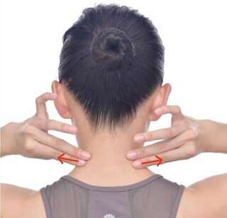 つらい「スマホ首」を指先でリセット！ 1日30秒でできる首のうしろのリンパケア