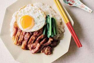 ビールで煮るのが正解!驚くほどお肉が柔らかくなる「焼き豚のっけめし」のレシピ