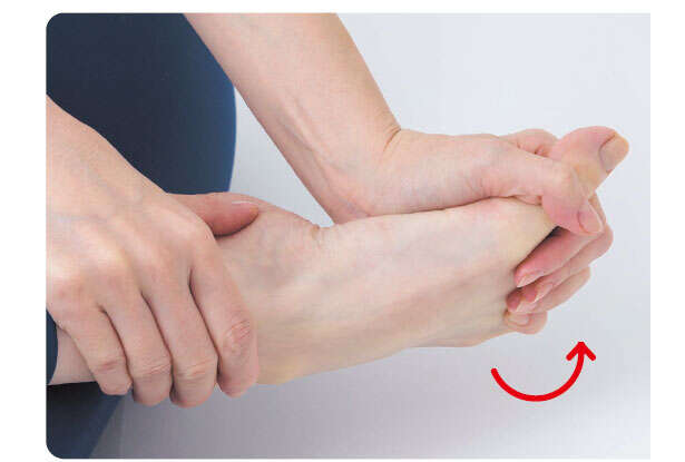 【坐骨神経痛には「足指ひろげ」】ひろげて回して足指の柔軟性を高める「足指ひろげ」 006-11.jpg