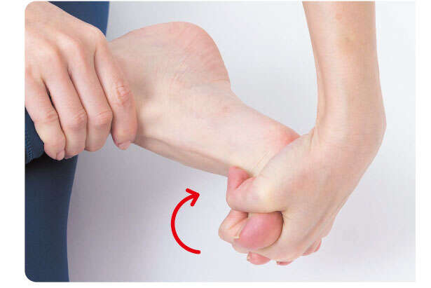 【坐骨神経痛には「足指ひろげ」】ひろげて回して足指の柔軟性を高める「足指ひろげ」 006-12.jpg