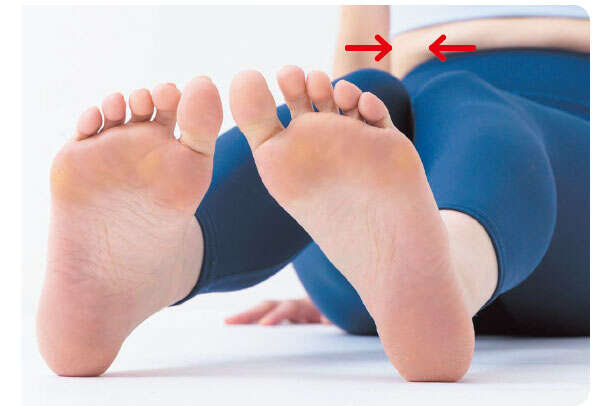 【数分でできる坐骨神経痛対策】足の奥の筋肉を活性化！足のアーチが崩れるのを防ぐ 007-13.jpg