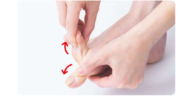 【坐骨神経痛には「足指ひろげ」】足の筋肉をうまく使うため足指をタテに動かす 03002.jpg