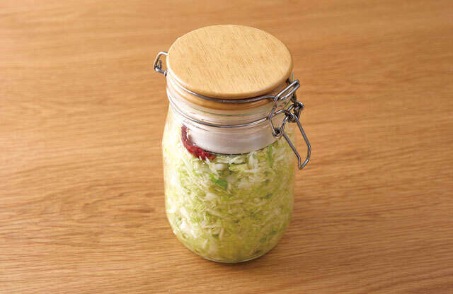 【腸内環境を整える】キャベツと塩を刻んで混ぜて待つだけ!日本人の体に合う発酵食 【宝島社様】体のサビ取り、毒出し-乳酸キャベツ-健やかレシピ-5-3.jpg