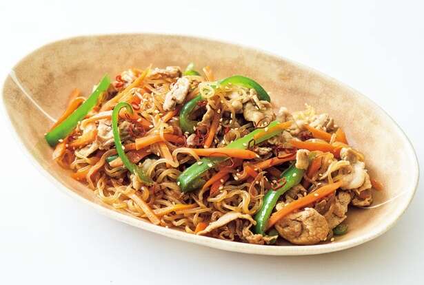 糖質ゼロのしらたきが主役！甘辛味がクセになる「低糖質チャプチェ」のレシピ 13453307_615.jpg