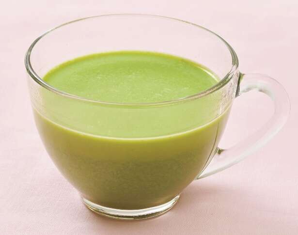 【栄養満点】青汁がおやつ感覚のドリンクに！ほんのり甘い「きなこ青汁」のレシピ