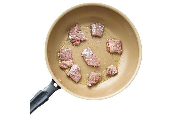 亜鉛×ビタミンで肌のハリのキープに期待。「牛肉のトマト煮込み」は「老けやせ」したくない人におすすめ！ 14029627.jpg
