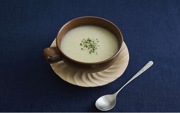 ダイエットにおすすめ！油も小麦粉も使わない、ヘルシーな「玉ねぎポタージュ」のレシピ