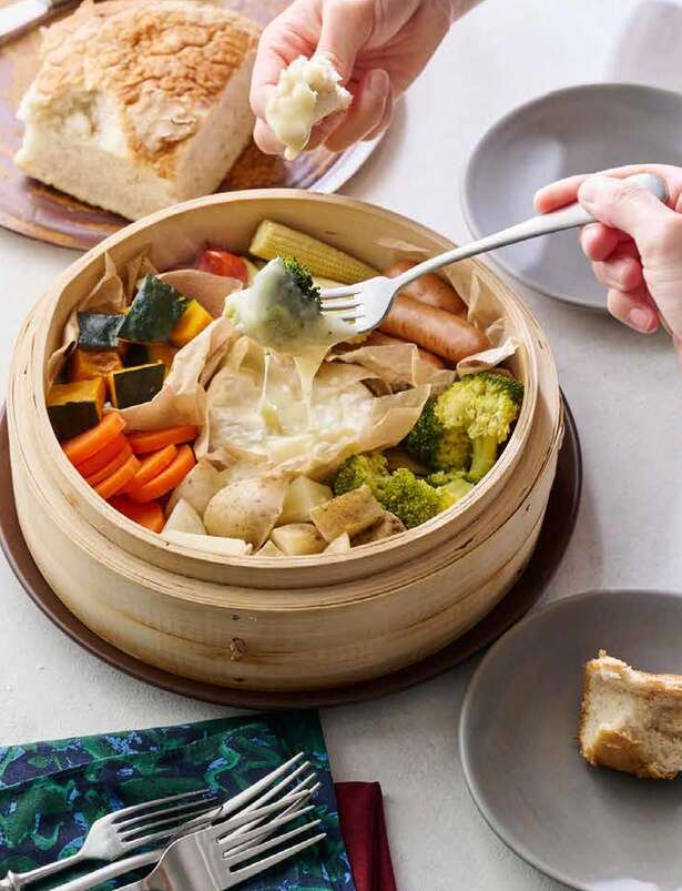 【いま「せいろ蒸し」が大人気】パーティーにも使える！「蒸しチーズフォンデュ」のレシピ 14411440_615.jpg