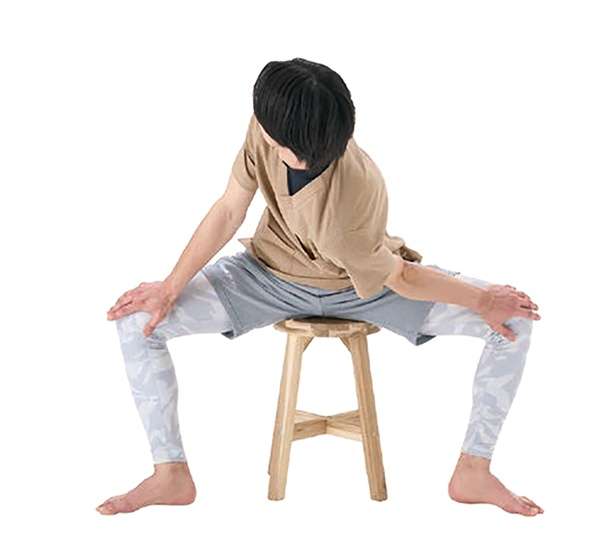 内ももを伸ばして、ひざ・足首の悩みを解消！立った時の姿勢も変わる1日1分ケア