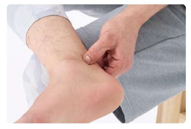 「足首」がかたいと、ひざや股関節の痛みや腰痛につながることも。ほぐすための1日1分ケア 14452772_615.jpg