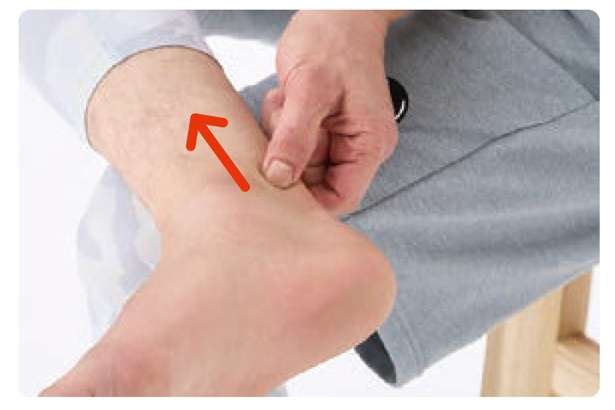 「足首」がかたいと、ひざや股関節の痛みや腰痛につながることも。ほぐすための1日1分ケア 14452773_615.jpg