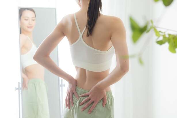 【1日1分のツボ押し】ヒップアップを促す「お尻のツボ」で引き締まった美尻に