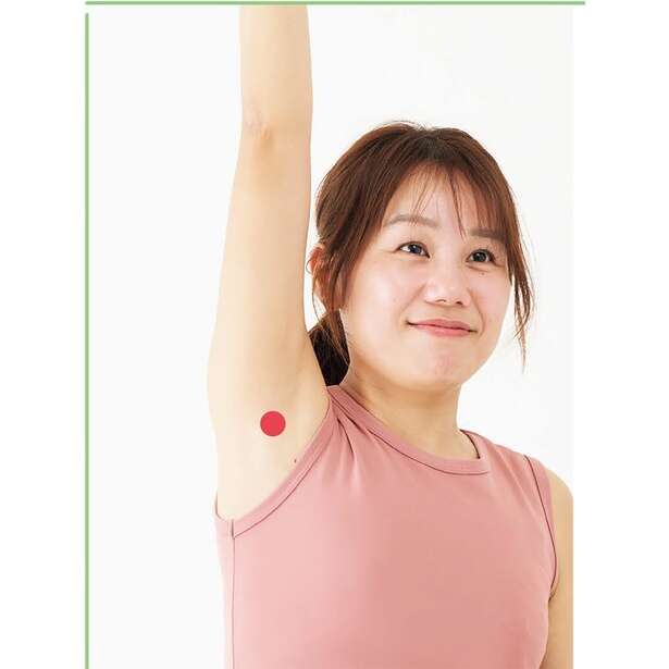【1日1分のツボ押し】気になる「二の腕」をスッキリ！リンパの流れにもアプローチできる 14709822_615.jpg