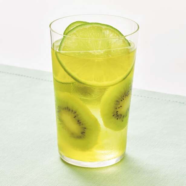 食欲抑制&二日酔い対策!ビタミンC豊富な「キウイ緑茶」のレシピ 14796952_615.jpg