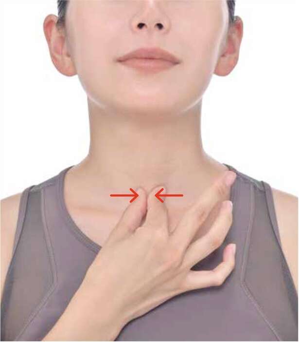 冬の不調を指先で解決！ 風邪の季節に備える「のど潤し指リンパ」3ステップ 15614746_615.jpg
