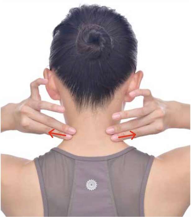 つらい「スマホ首」を指先でリセット! 1日30秒でできる首のうしろのリンパケア 15614819_615.jpg