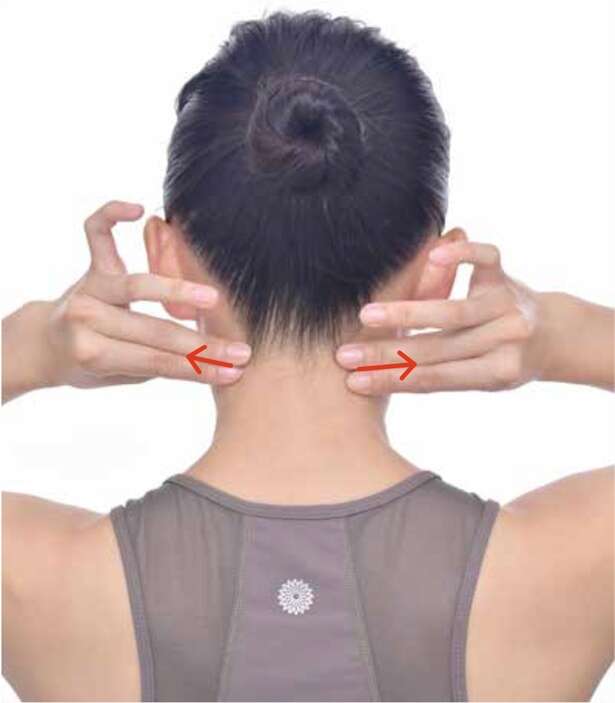 つらい「スマホ首」を指先でリセット! 1日30秒でできる首のうしろのリンパケア 15614820_615.jpg