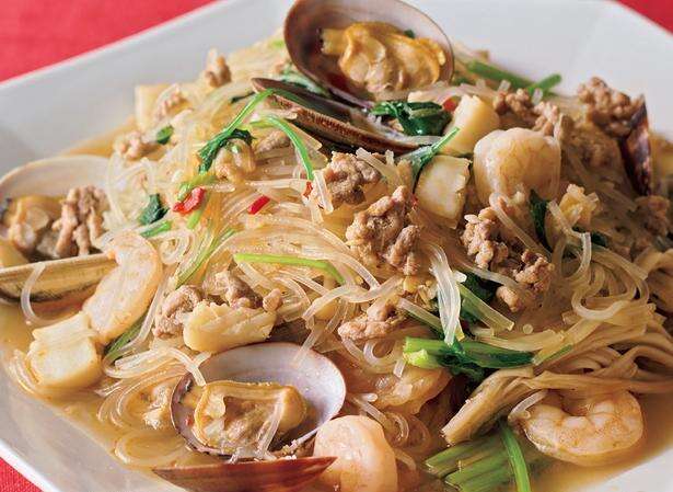 野菜と海鮮の出汁がじんわり染みる。心も体も温まる「海鮮春雨煮込み」のレシピ 15997473.jpg