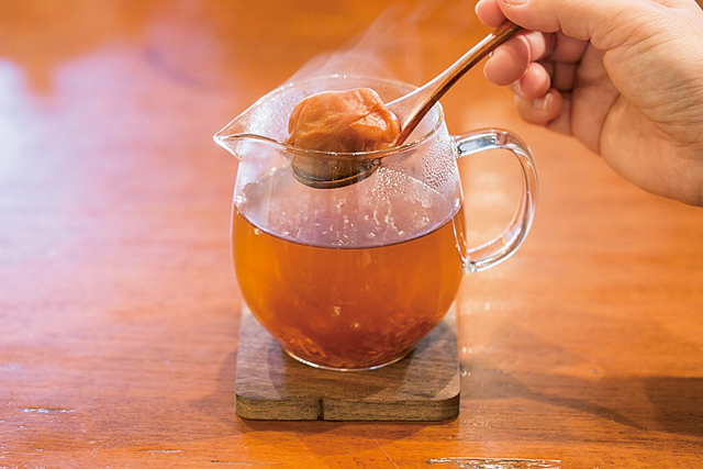 冷え症の改善に！　梅干し入りの番茶「梅醤番茶」で体の中から温まる／番茶（２） 1712p111_09.jpg